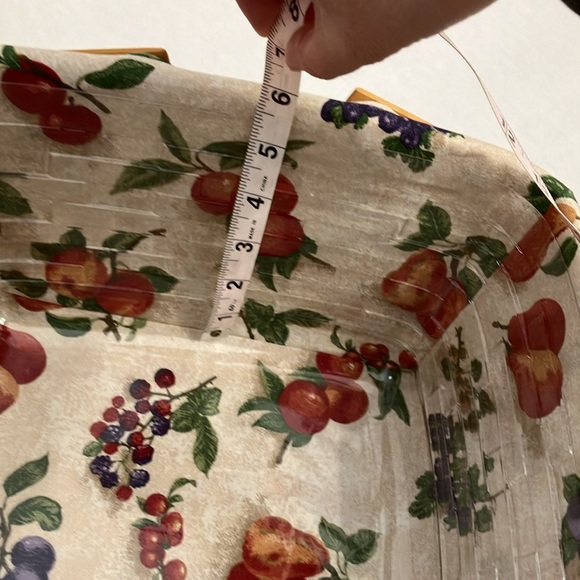 Longaberger Picnic Basket w/ Fabric & Plastic Liner and Wooden Riser - Med size - Picture 12 of 12